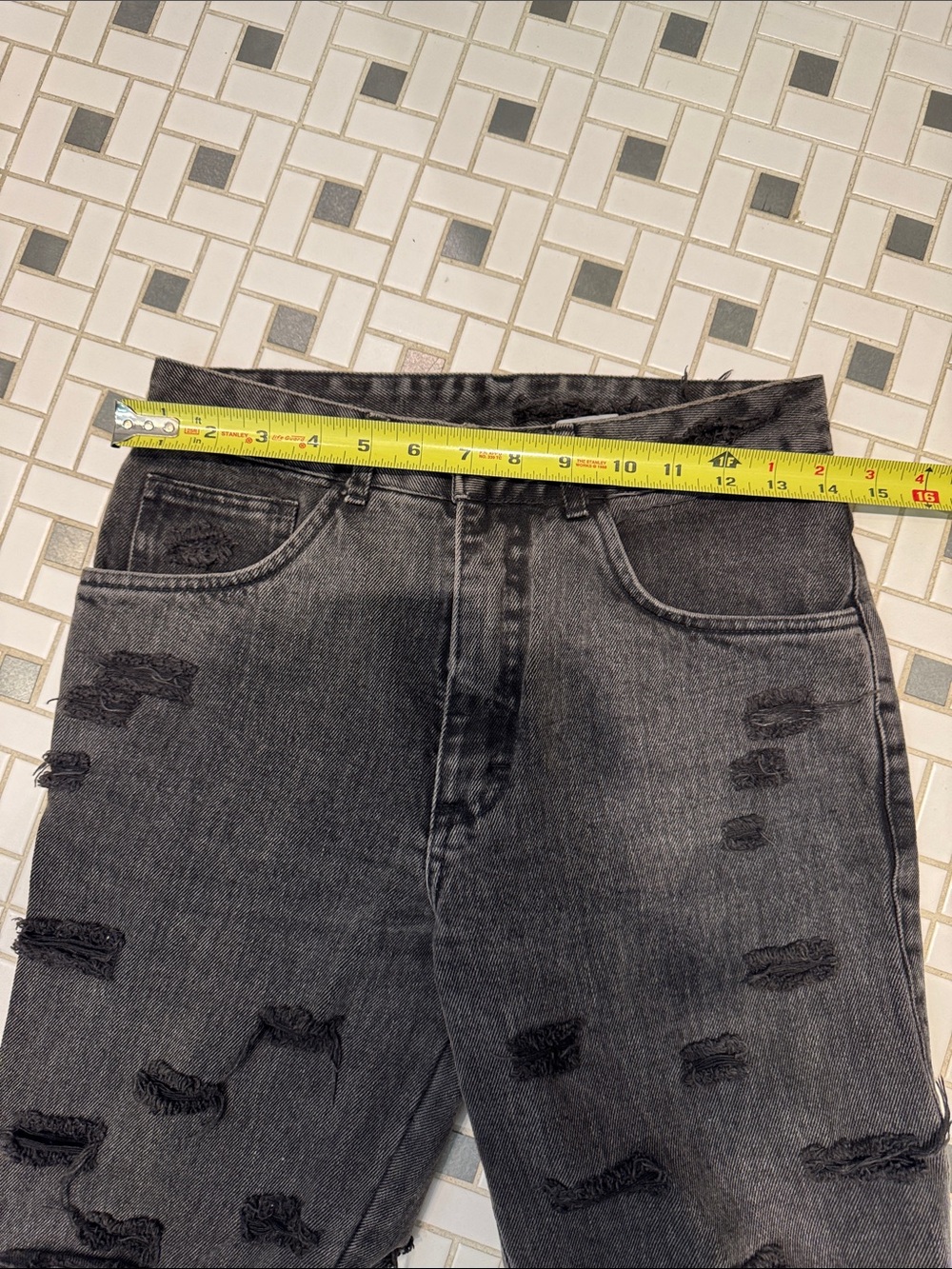 Vintage Sensi From Italia- distressed Denim Bermuda shorts - Picture 5 of 6